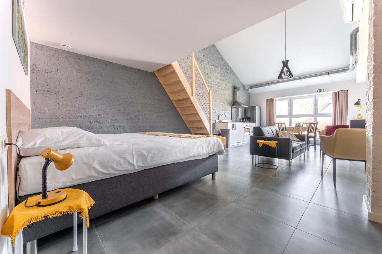 De Hoog Velden 15 *